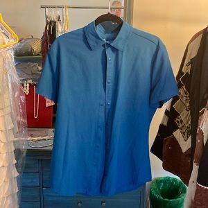 Men’s blue snap button down short sleeve shirt